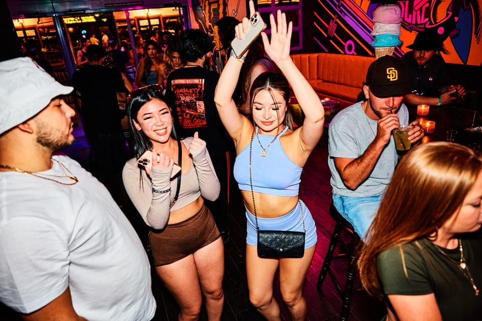 NIGHTOUT Vegas Bar Crawl Gallery Image 3