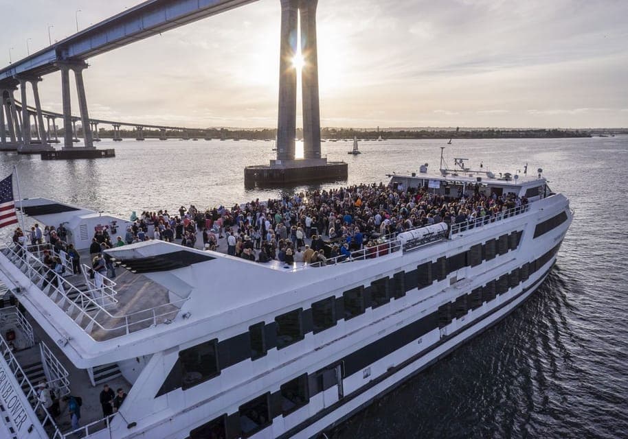 34. Christmas Day Buffet Brunch or Dinner Cruise - Image 34