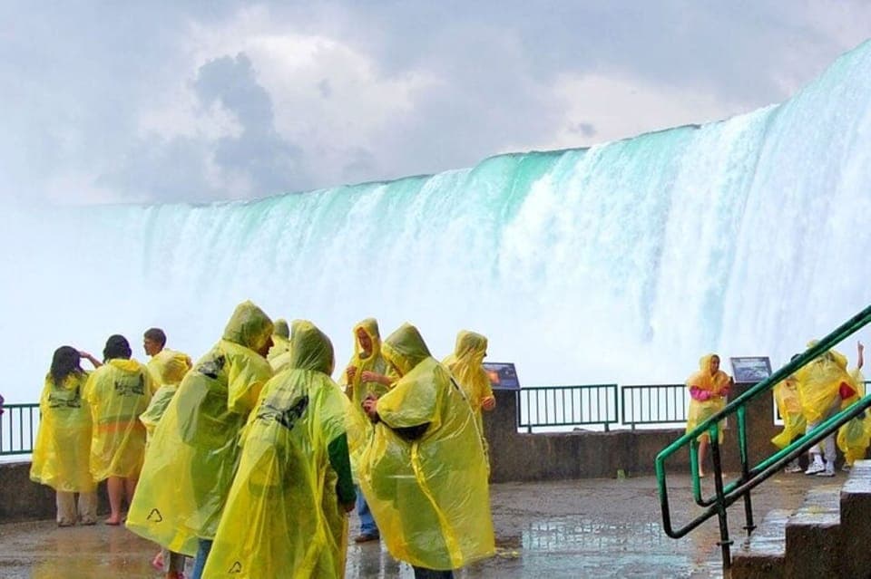 Mississauga: Niagara Falls Day Tours with Boat and Lunch Gallery Image 4