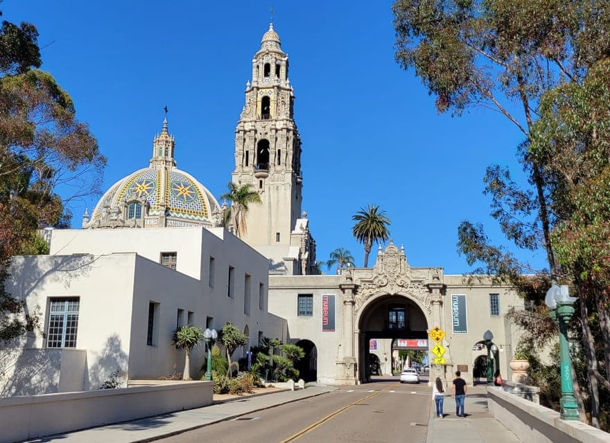 City and Beaches Guided Highlights Tour Gallery Image 3