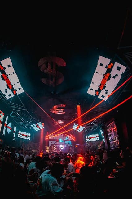 Ultimate Boat Party, Party Bus and Nightclub Entry Gallery Image 1