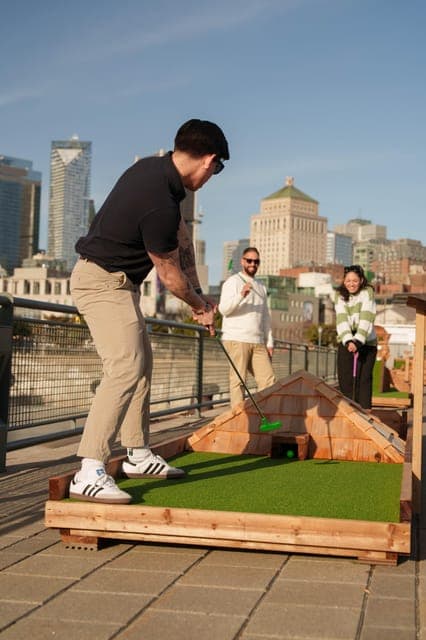 Outdoor mini golf in Montreal Gallery Image 3