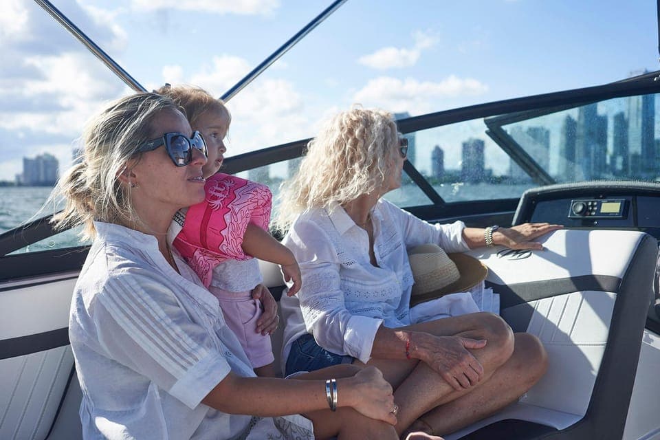 1 hour Miami Private Boat Ride with champagne and captain Gallery Image 4