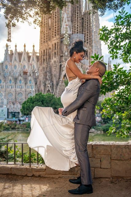 Romantic Photoshoot Experience for Couples in Barcelona - Image 8
