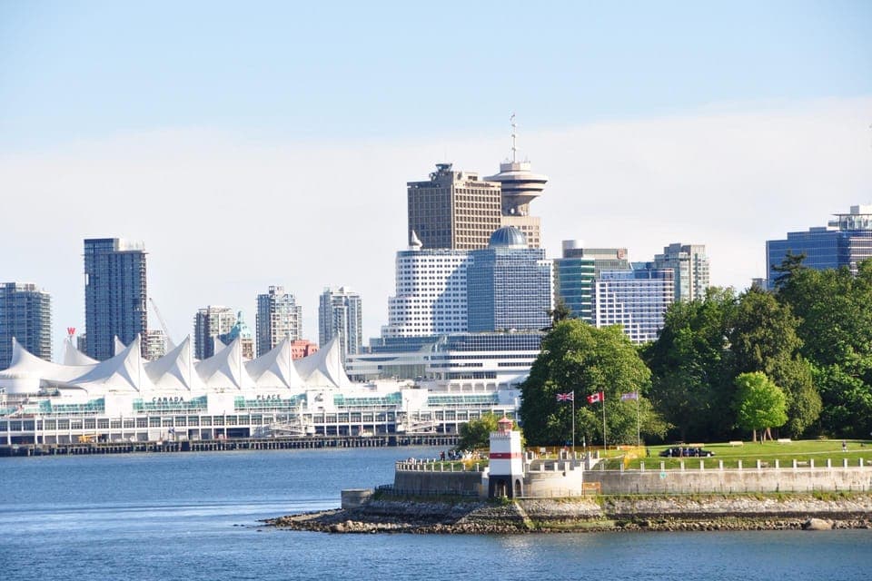 Vancouver Lookout Private Tour with Skip-the-line Tickets Gallery Image 3