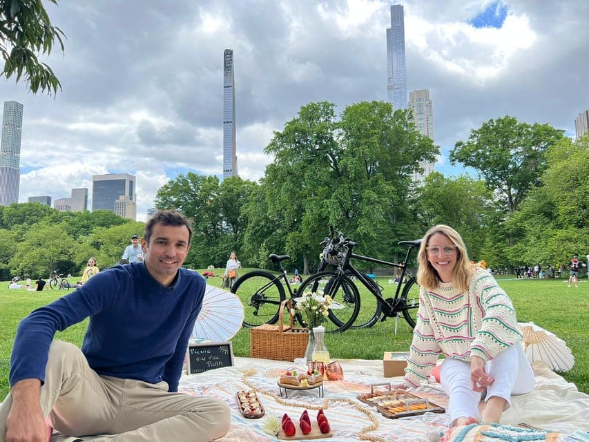 Central Park, NYC: Private Bike Tour and Luxurious Picnic Gallery Image 2