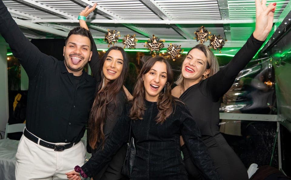 New Year’s Fireworks Cruise Premium Open Bar, Buffet Gallery Image 2