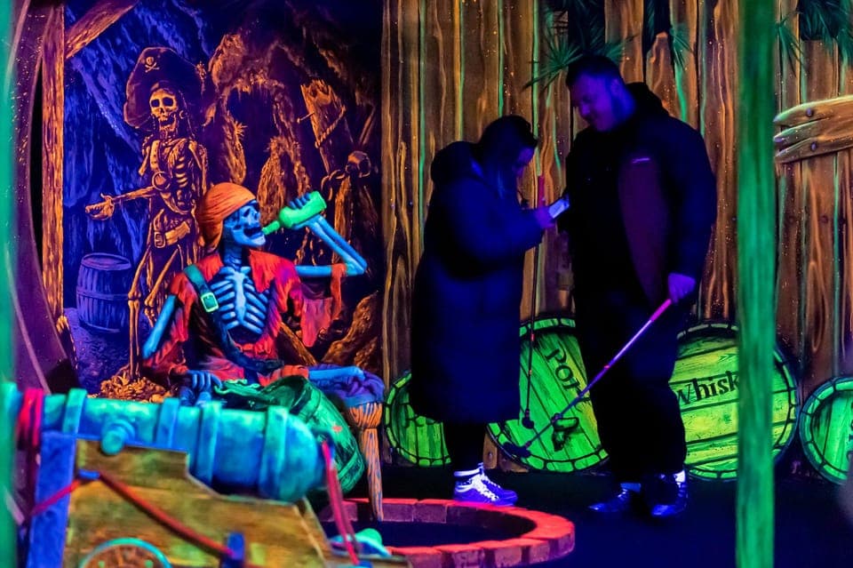 Aloha Amsterdam: 12-Hole Glow-in-the-Dark Mini-Golf Gallery Image 3