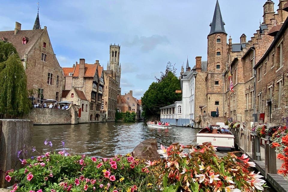 Bruges Highlights, Boat, Beer, Chocolate Day trip from Paris Gallery Image 2