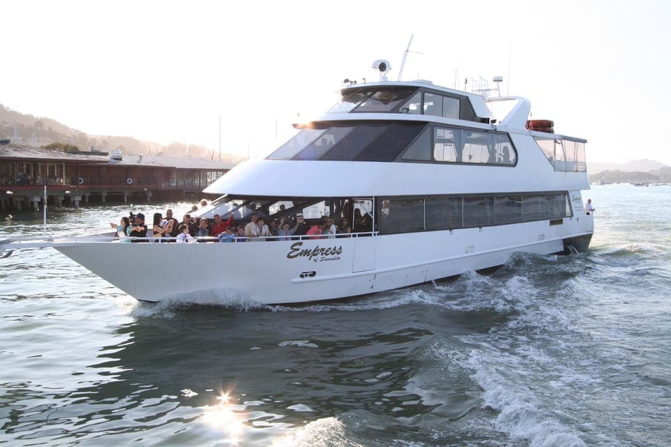Empress Yacht New Year's Eve Party Cruise - Image 7