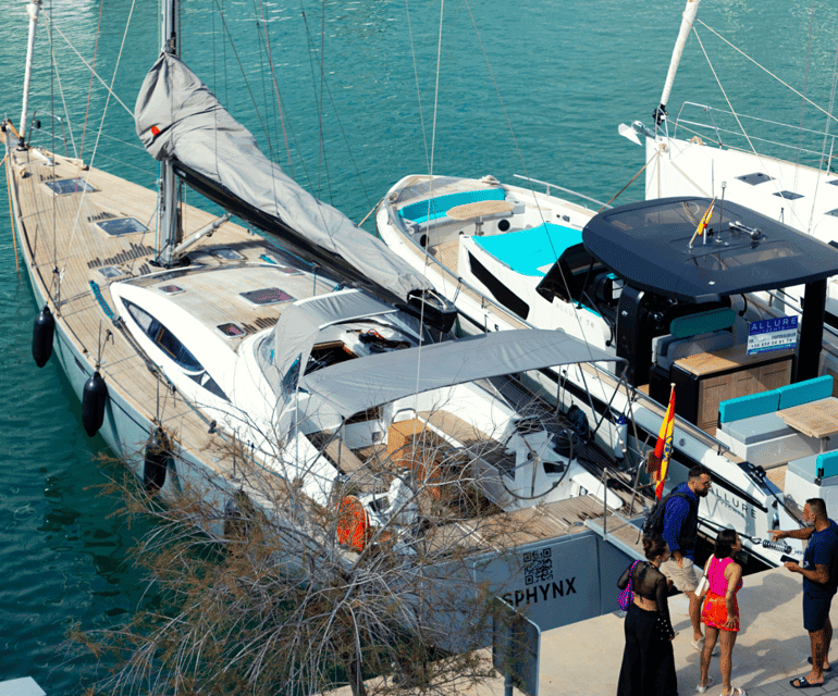 Luxury Yacht Private Sailing Tour Gallery Image 2