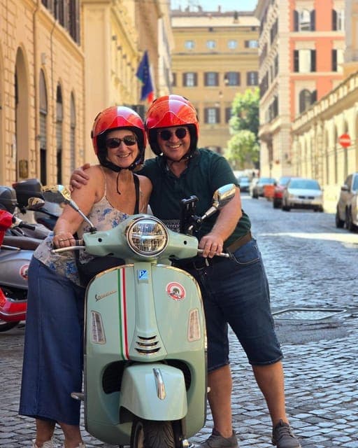 Vespa 125cc Daily rental Gallery Image 1