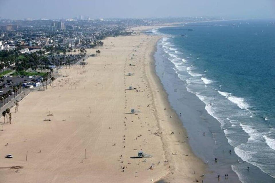 Burbank: Private Helicopter Tour to Waypoint Café Gallery Image 2