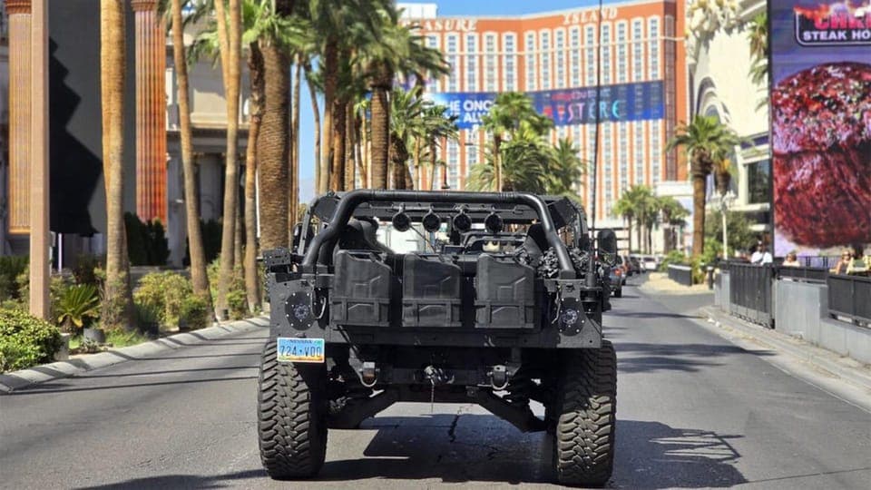 23. Las Vegas Strip Sightseeing Tour in a Military Hummer - Image 23
