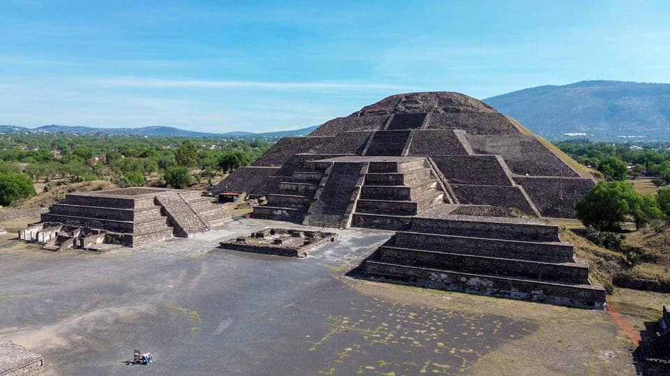 Teotihuacan Pyramids: Guided Tour with Entry Ticket Included Gallery Image 3