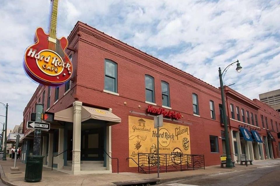 Hop-On Hop-Off Sightseeing Bus Tour Gallery Image 4