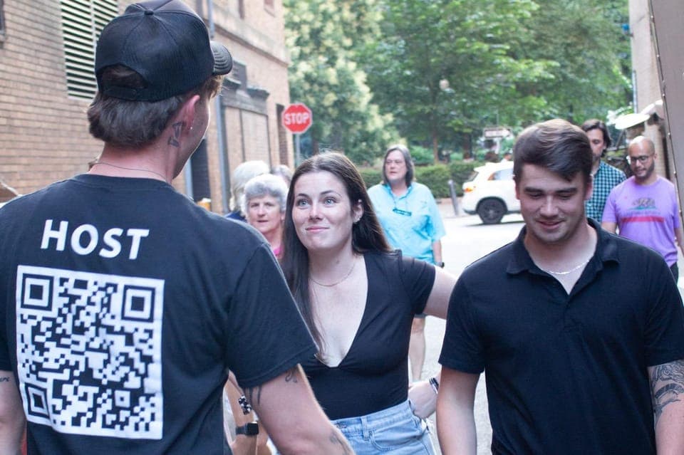 Secret Bars and Favorite Spots Walking Tour Gallery Image 4