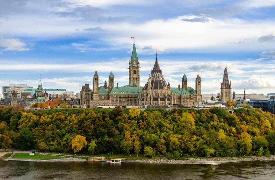 Captivating Ottawa Walk: Historic and Cultural Highlights - Image 4