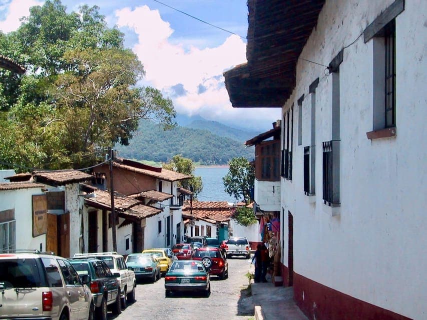 Valle de Bravo Tour: Walk in Magical Town and Ride a Jet Ski Gallery Image 2