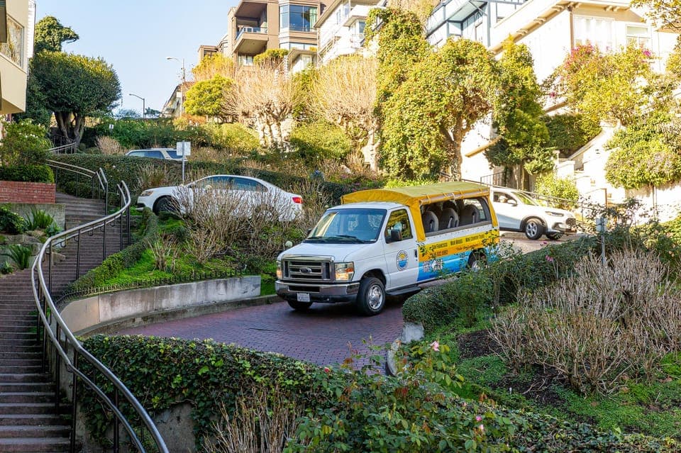 Lombard Leap: Lombard Street, Coit Tower and Chinatown Tour Gallery Image 2