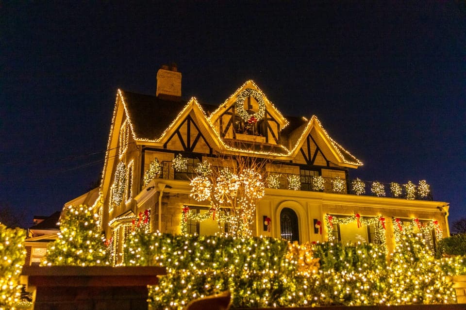 From Manhattan: 4-Hour Dyker Heights Holiday Lights Bus Tour Gallery Image 2