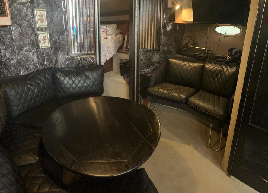 Luxurious 40ft Yacht Charter Gallery Image 3