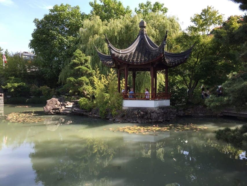 Private City Tour and North Shore Day Trip Gallery Image 3