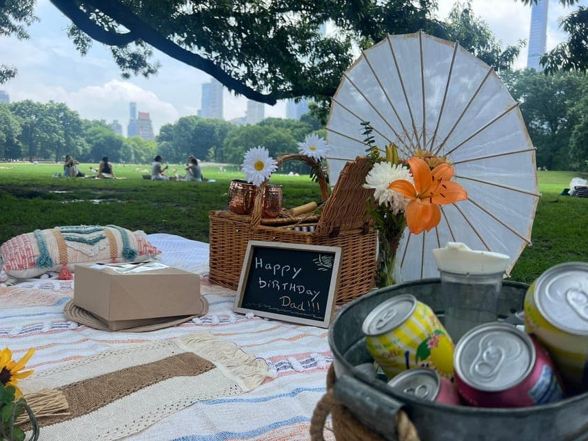 Central Park, NYC: Private Bike Tour and Luxurious Picnic Gallery Image 3