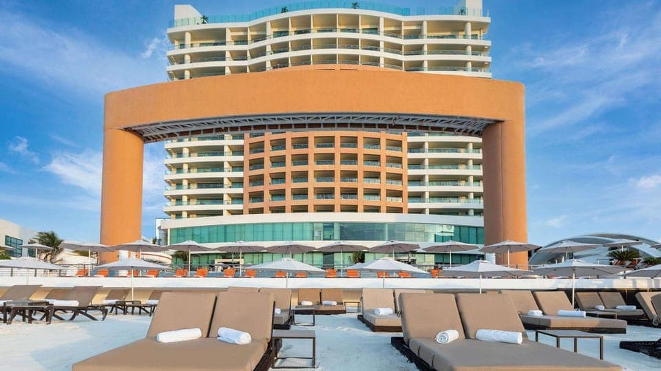 Private Shuttle from Beach Palace Cancún to CUN Airport Gallery Image 2