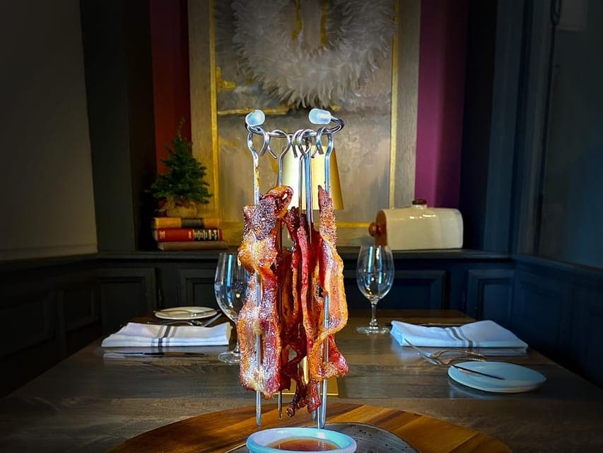 Niagara Falls, All Canadian Food Small Group Walking Tour Gallery Image 3