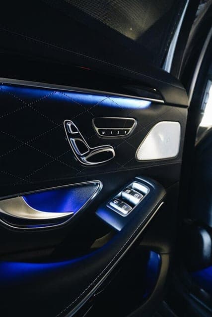 Luxury Limousine Transportation Service - Image 4