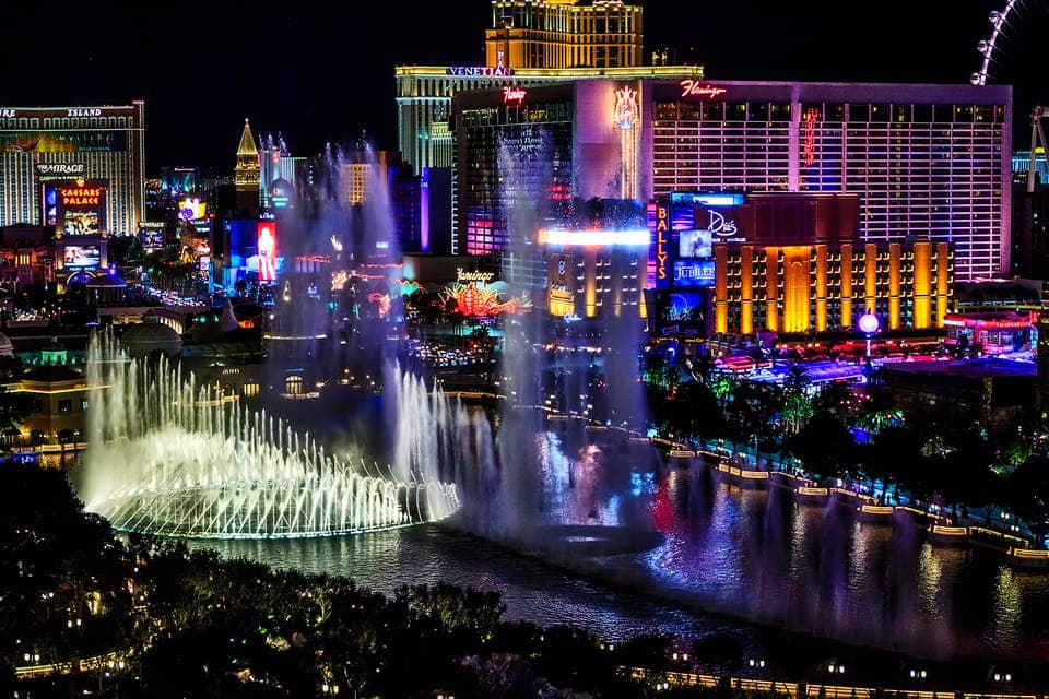 LA: Las Vegas, Sedona, Monument, Antelope Canyon, 5-Day Tour Gallery Image 2