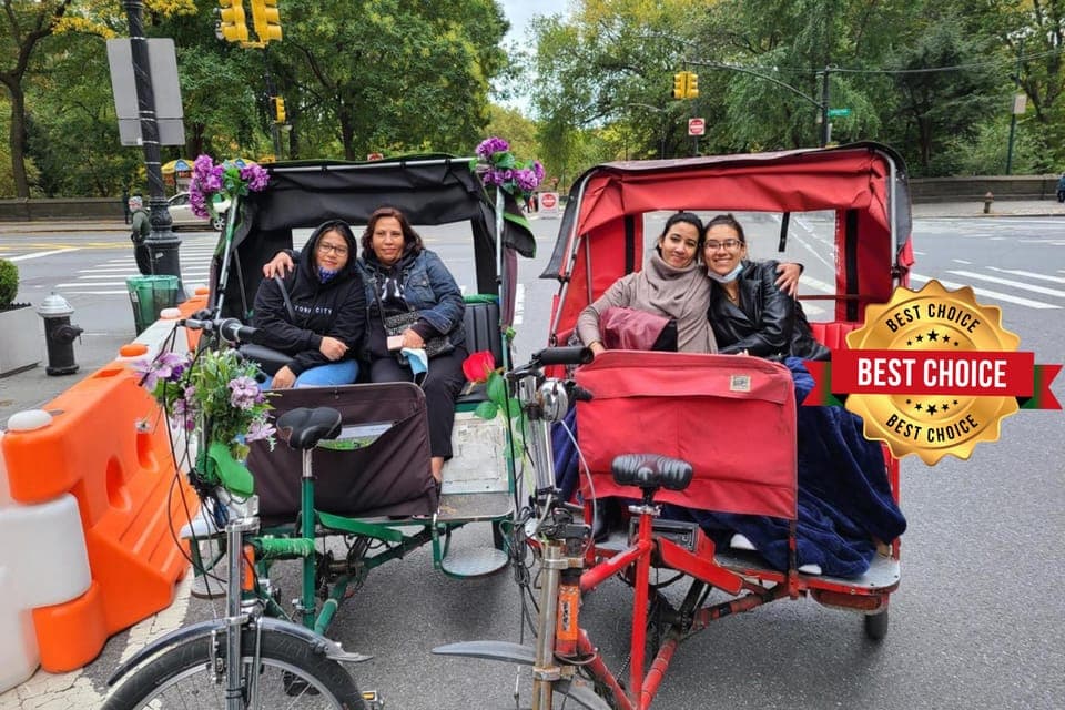 Christmas Special Movie and Hotspots Pedicab Tour Gallery Image 3