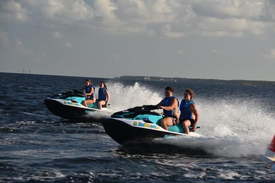 Jet Ski and Parasail Gallery Image 3