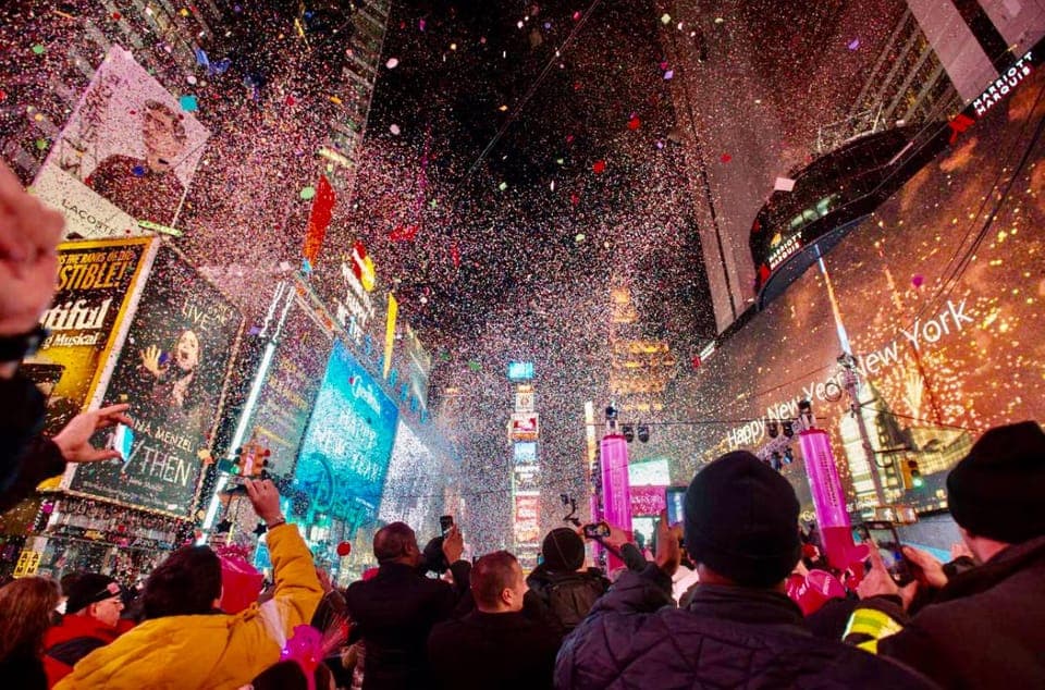 New Year's Eve Drinks, History and Ball Drop Tour Gallery Image 2