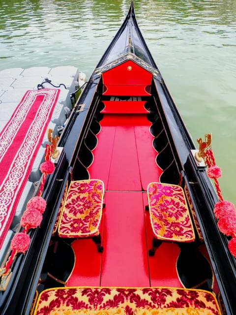 Roma: Gondola Lake Ride Gallery Image 2