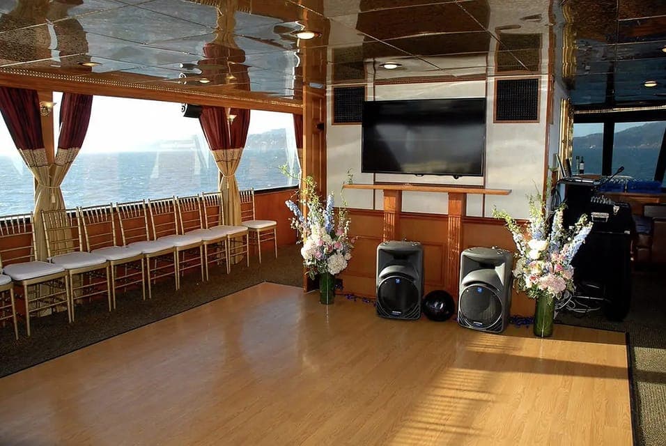 Empress Yacht New Year's Eve Party Cruise Gallery Image 4