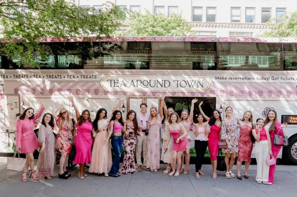 Tea Around Town Bus Tour with Live Music Gallery Image 4