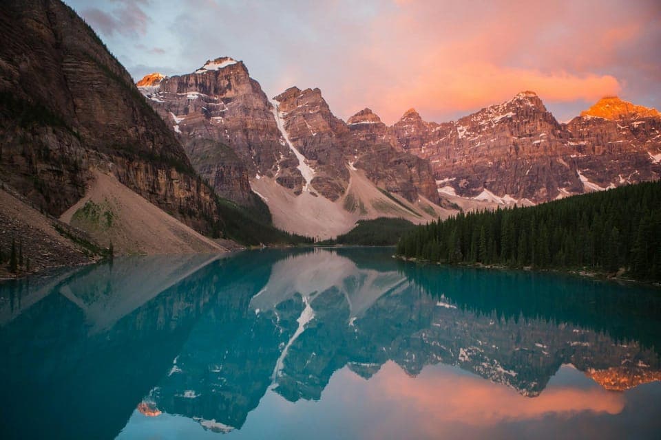 Lake Louise,Moraine,Emerald Lake,Johnston Canyon & BanffTour Gallery Image 3