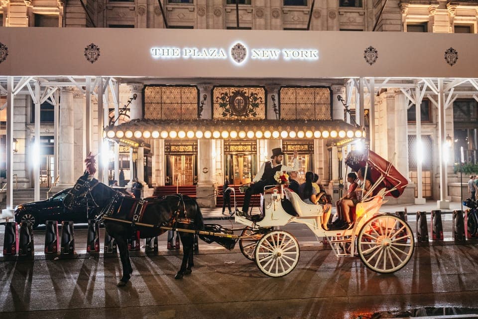 Central Park, Rockefeller & Times Carriage Ride (4 Adults) Gallery Image 3