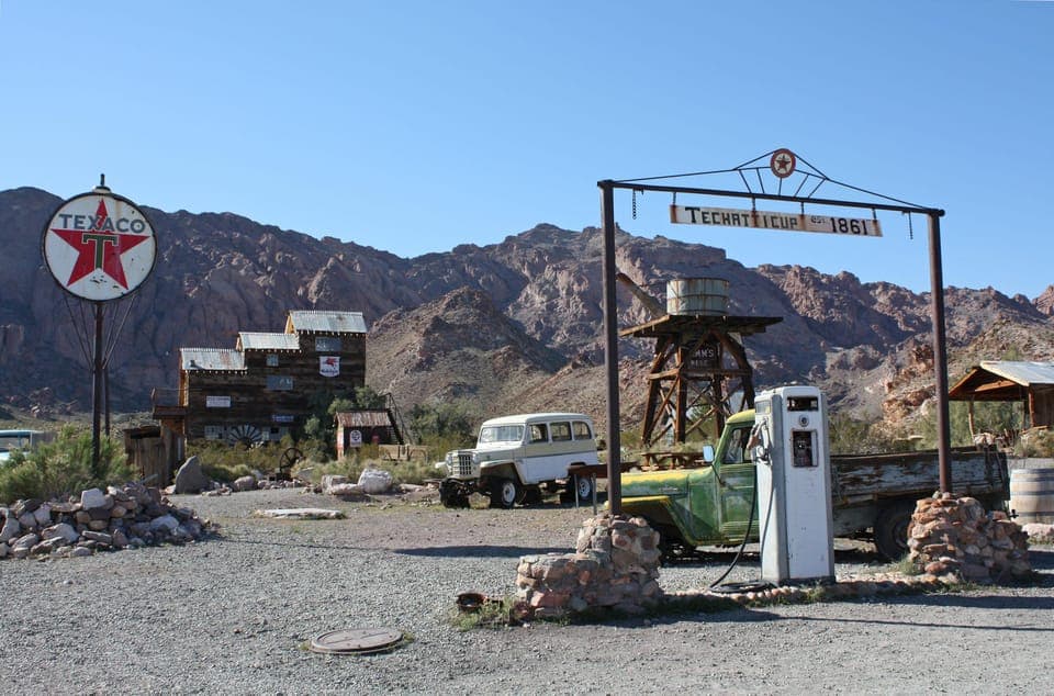 Hoover Dam, Western Ghost Town & Cliff Jumping Gallery Image 3