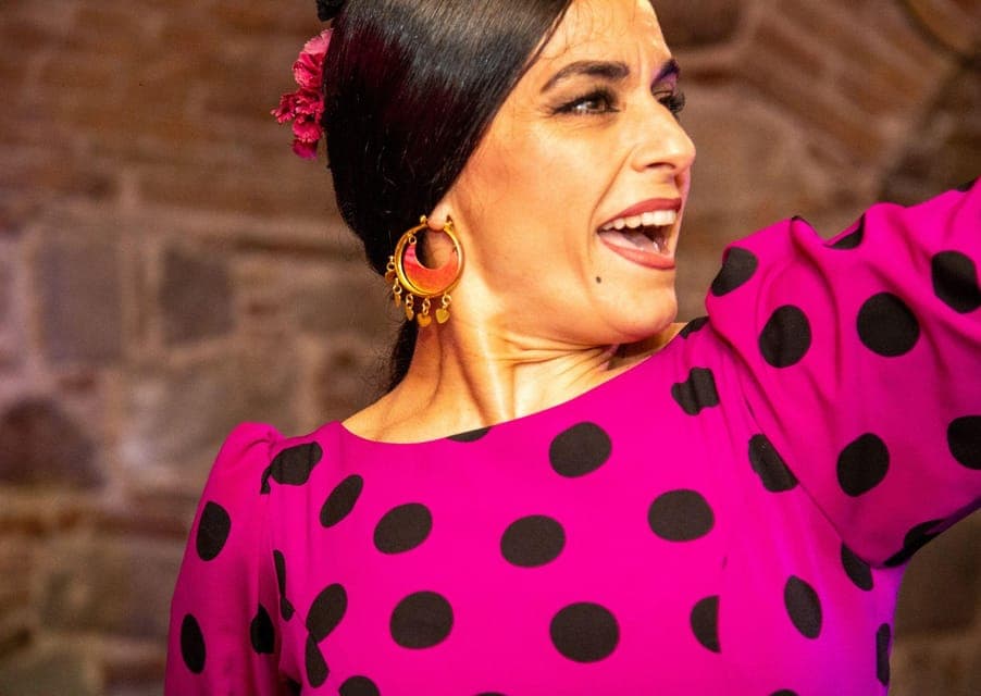 Espectáculo de FLAMENCO íntimo en Las Brujas Club Gallery Image 2