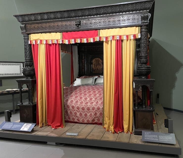 Victoria and Albert Museum Private Guided Tour Gallery Image 4