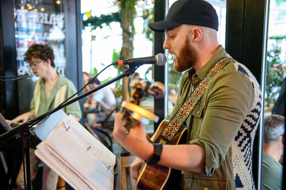 Immersive Dinner Show with Live Music Gallery Image 3