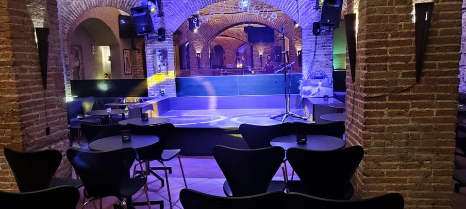 Exclusive Flamenco Show at El Paraigua with Drink Gallery Image 4