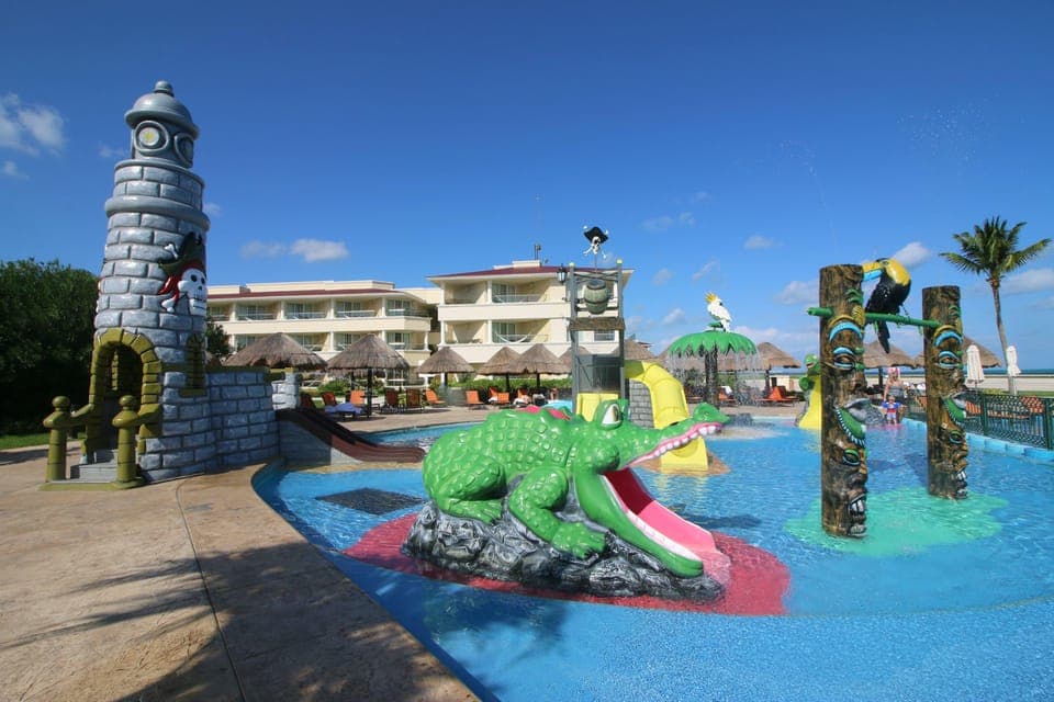 Private Shuttle Moon Palace Sunrise Cancun to CUN Airport Gallery Image 3