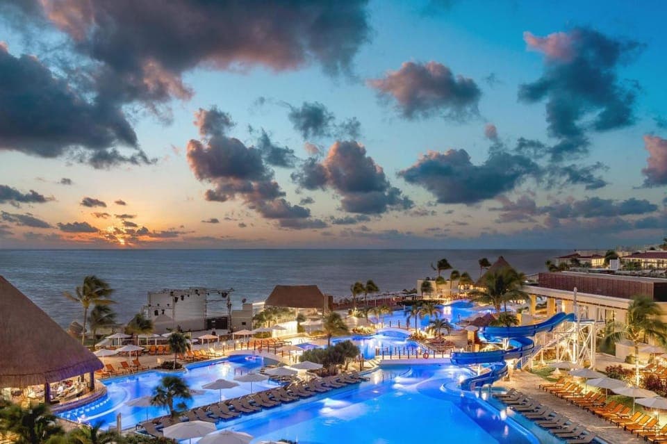 Private Shuttle Moon Palace Nizuc Cancun to CUN Airport Gallery Image 2