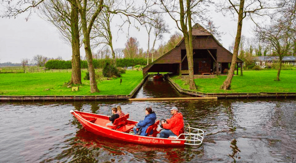 Giethoorn Guided Day Trip with Canal Cruise Gallery Image 2