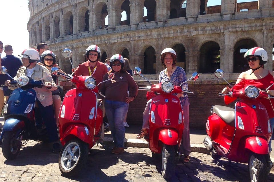 Rome 24-Hour Vespa Primavera Rental Gallery Image 1