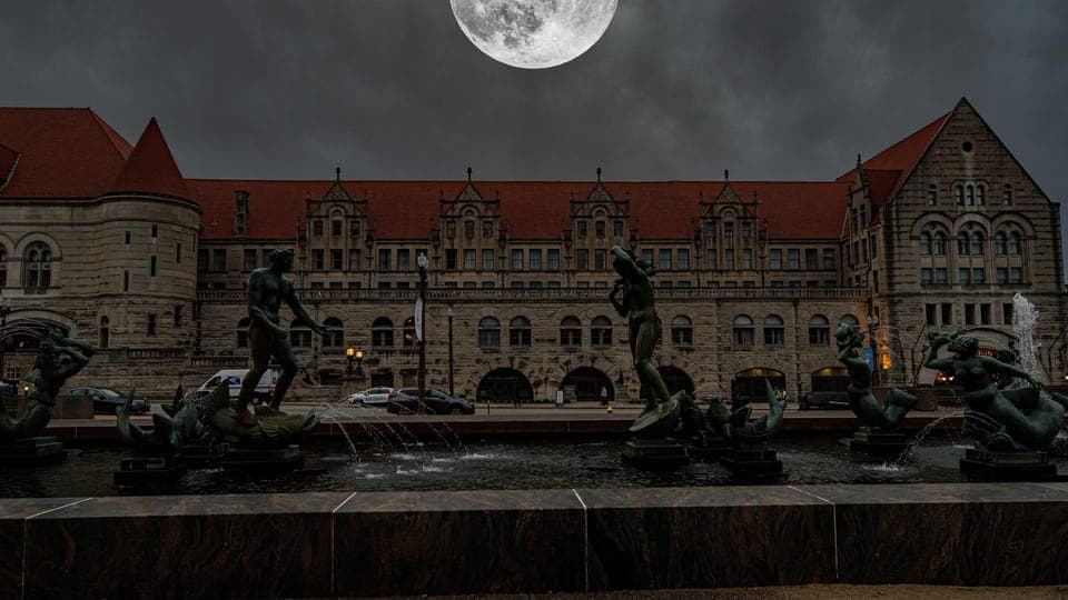 St Louis Ghost Tours: Sinister Sins & Shadows Ghost Tour Gallery Image 1